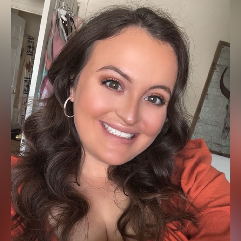 Meet your Posher, Ava